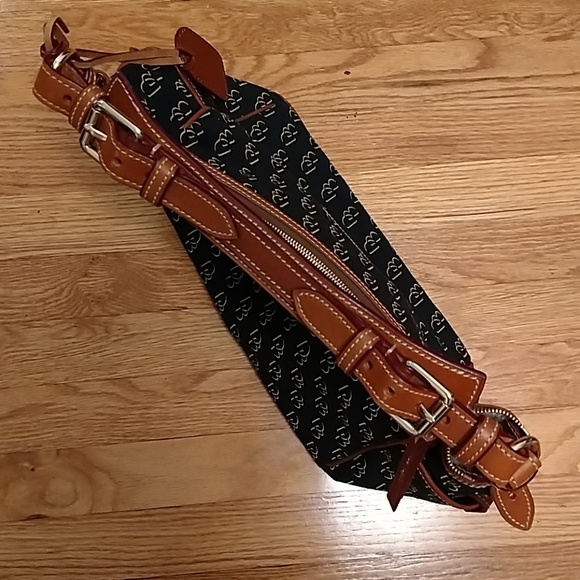 Dooney and Bourke large canvas black signature bag - Picture 4 of 8